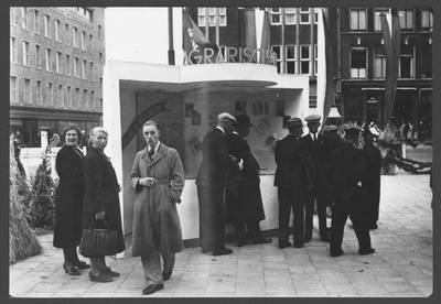 605611 Afbeelding van de stand van het Nederlandsch Agrarisch Front (N.A.F.) op het Vredenburg (op de hoek met de Lange ...